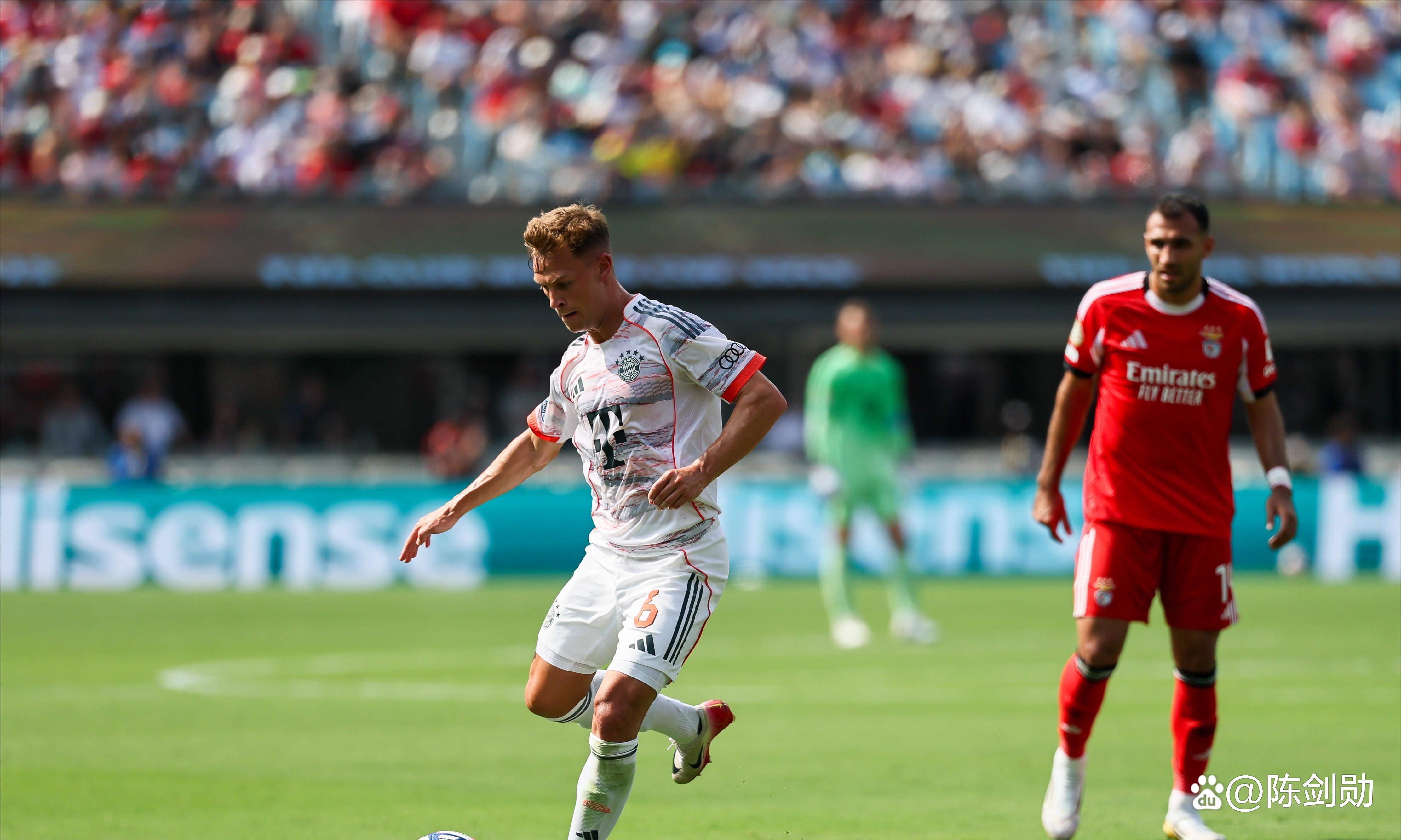 Kaiyun体育官方网站拜仁不断突破！，阿扎伦卡连续十五场比赛得分超过晋级下一阶段赛场气氛高涨的简单介绍